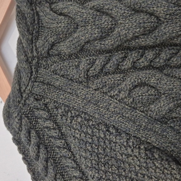 100% Wool Original Aran Co Green Merino Cable Knit Cardigan Sweater Size Small - Picture 4 of 12